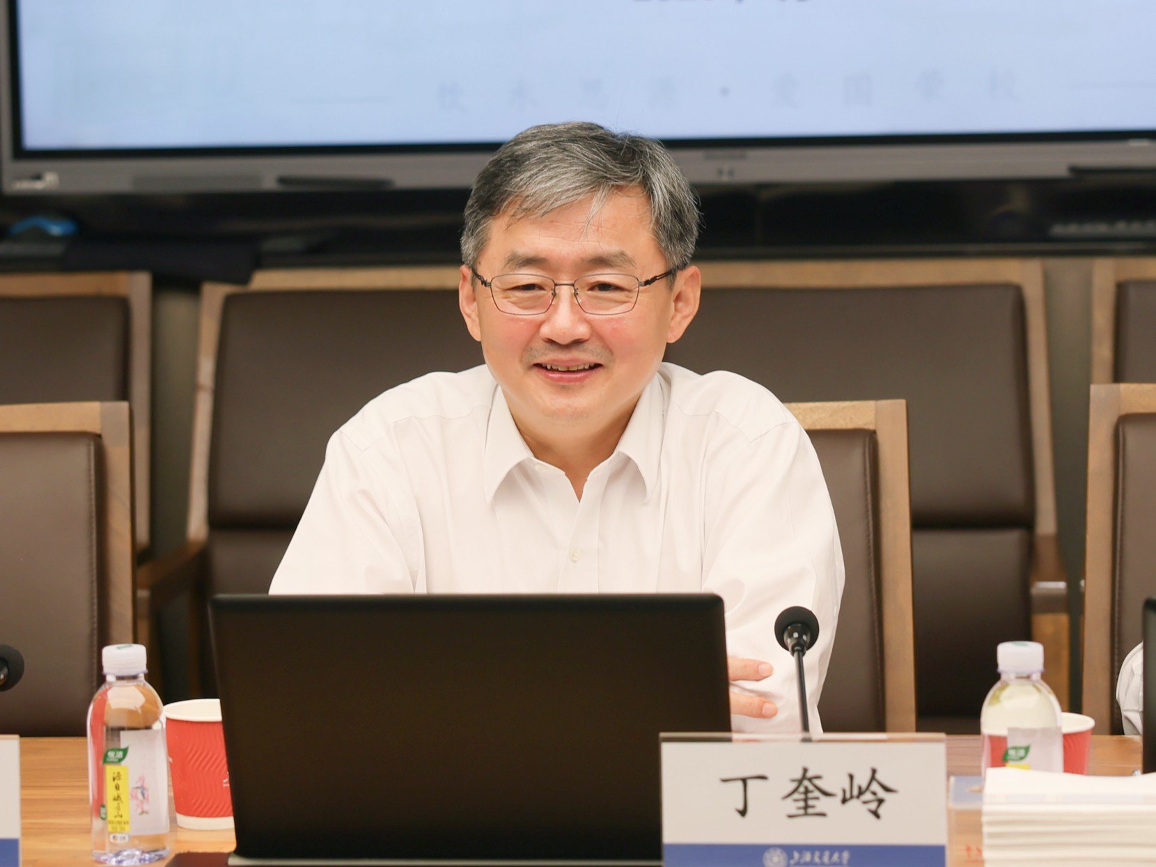 看望在沪校友及在企培养捷报体育下载最